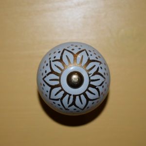Ceramic Drawer Knobs Pulls: Set of six (6)